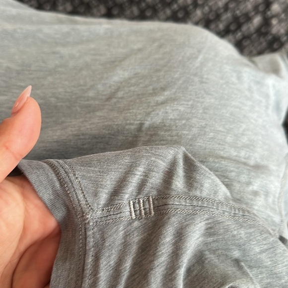 Lululemon V-Neck - Picture 6 of 6